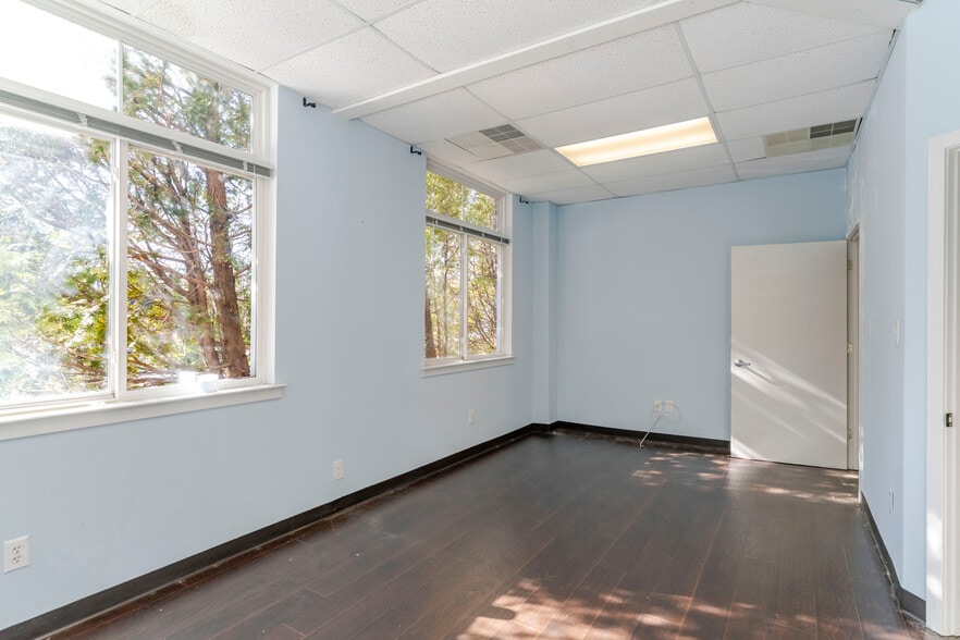 More Photos Of 1410 Incarnation Dr, Charlottesville Medical For Sale