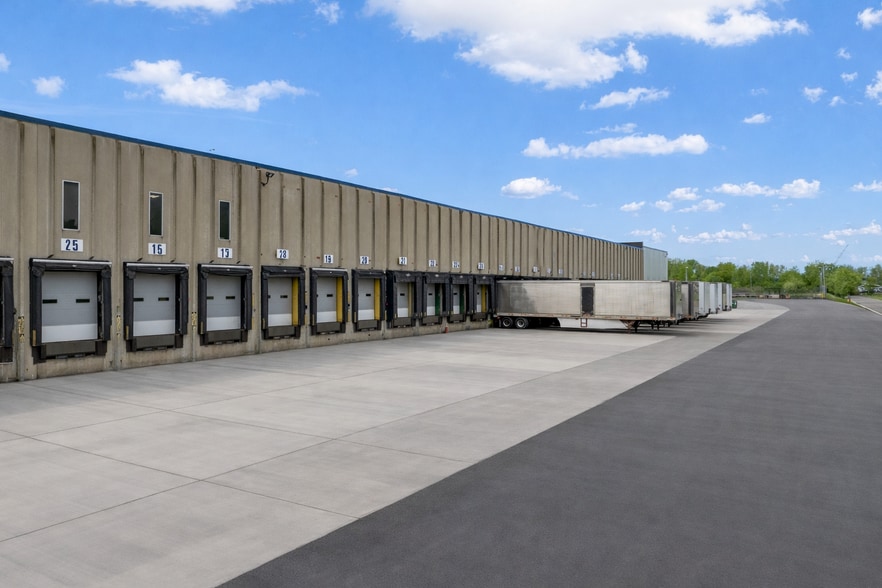 More Photos Of 7245 Henry Clay Blvd, Liverpool Distribution For Lease