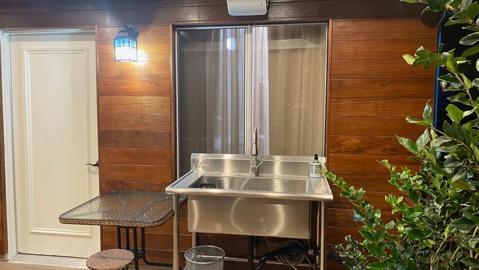 More Photos Of 405 W Broadway, Glendale Apartments For Sale