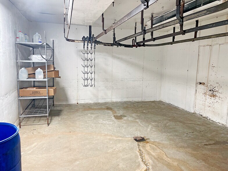 More Photos Of 102 S Van Buren St, New Athens General Retail For Sale