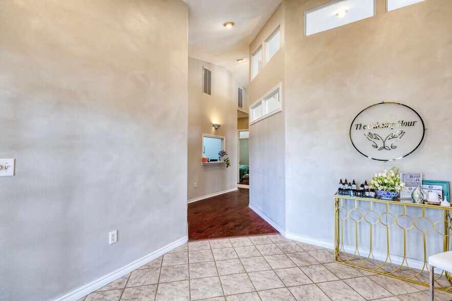 More Photos Of 12335 Hymeadow Dr, Austin Office For Sale