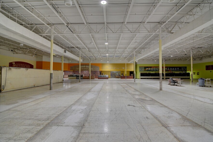 More Photos Of 1450 E Pershing Rd, Decatur Warehouse For Sale
