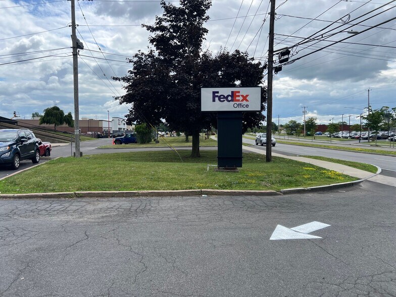 More Photos Of 3125 Erie Blvd E, East Syracuse Freestanding For Sale