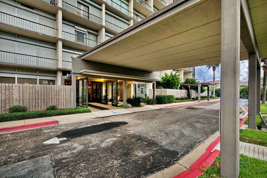 More Photos Of 4600 Ocean Dr, Corpus Christi Apartments For Sale