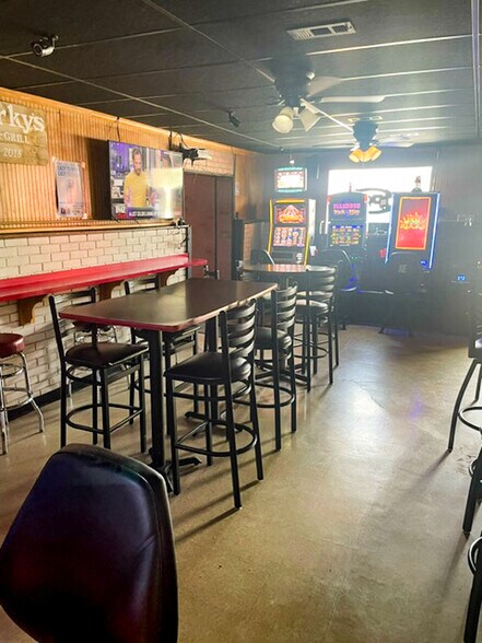 More Photos Of 1112 Madison St, South Roxana Restaurant For Sale