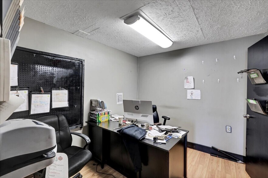 More Photos Of 133 W Blue Lick Rd, Shepherdsville Auto Repair For Sale