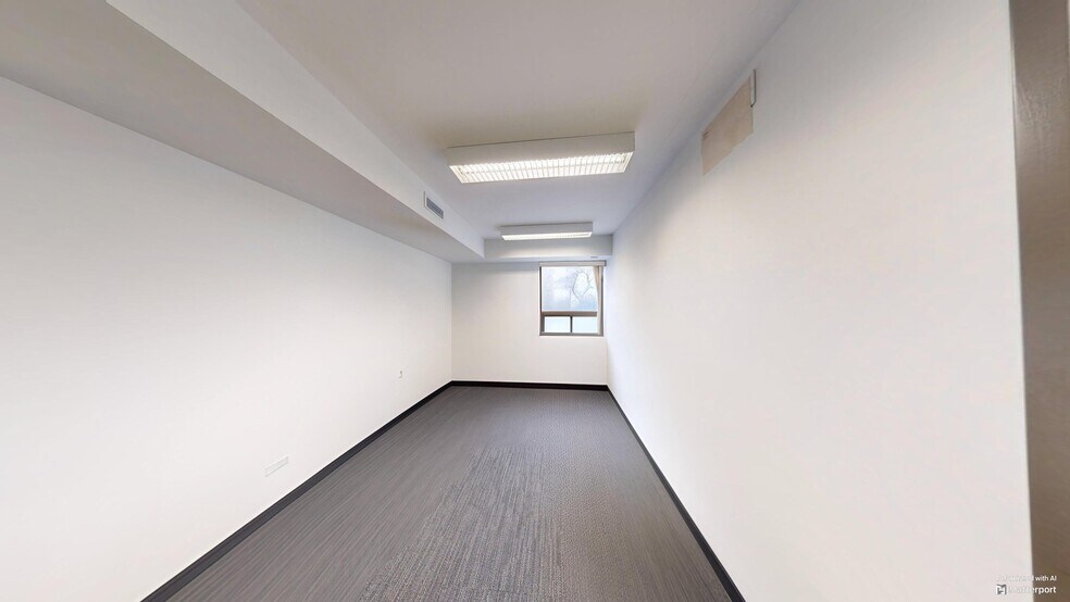More Photos Of 627 Bloor St W, Toronto Office For Lease