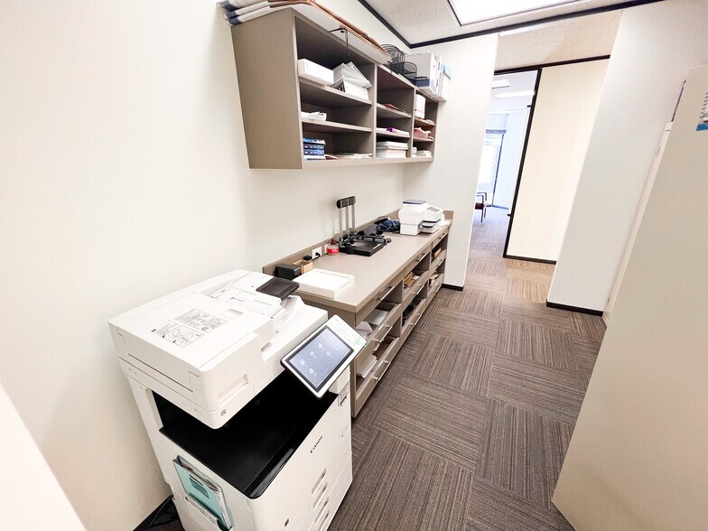 More Photos Of 500-550 W Texas Ave, Midland Office For Lease