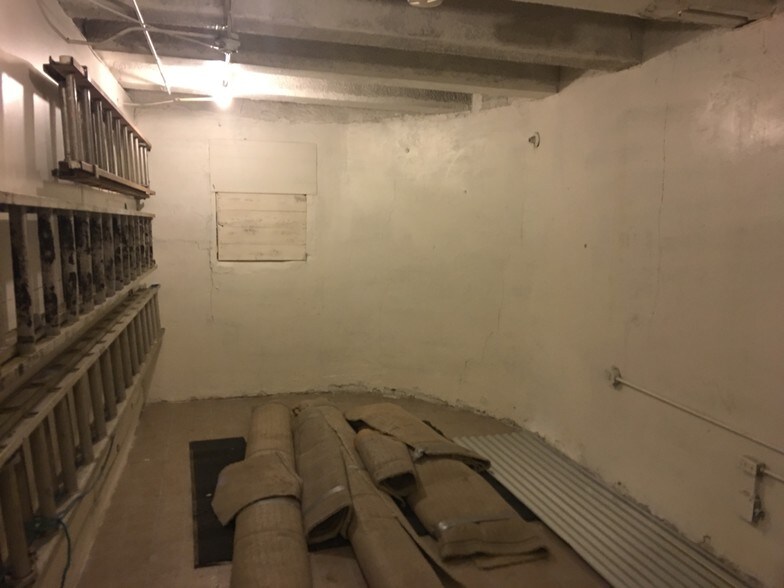 More Photos Of 6033-6079 US Highway 51 N, Millington Service Station For Sale