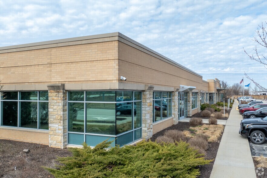 More Photos Of 10050 S 27th St, Oak Creek Medical For Lease