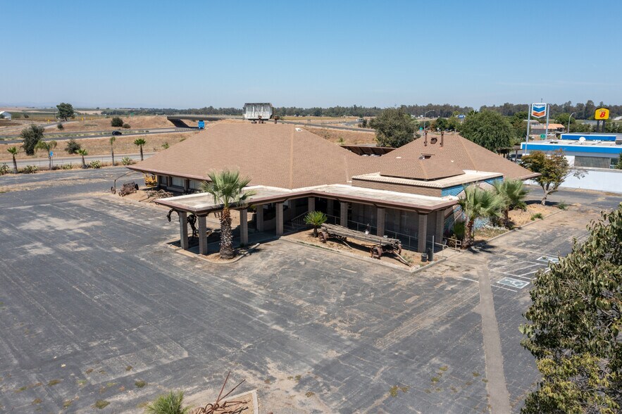 More Photos Of 4070 Country Rd 89, Dunnigan Restaurant For Sale