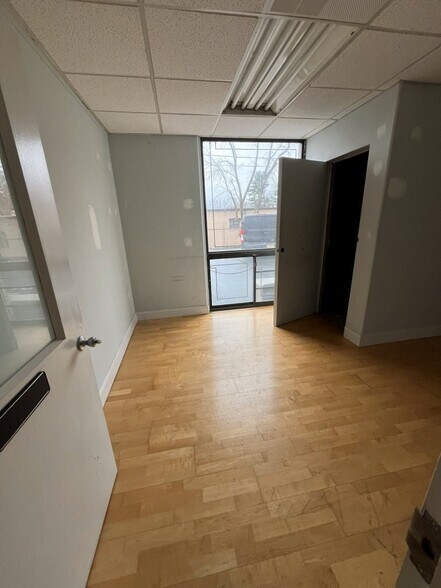 More Photos Of 601-605 Union Blvd, Totowa Showroom For Lease