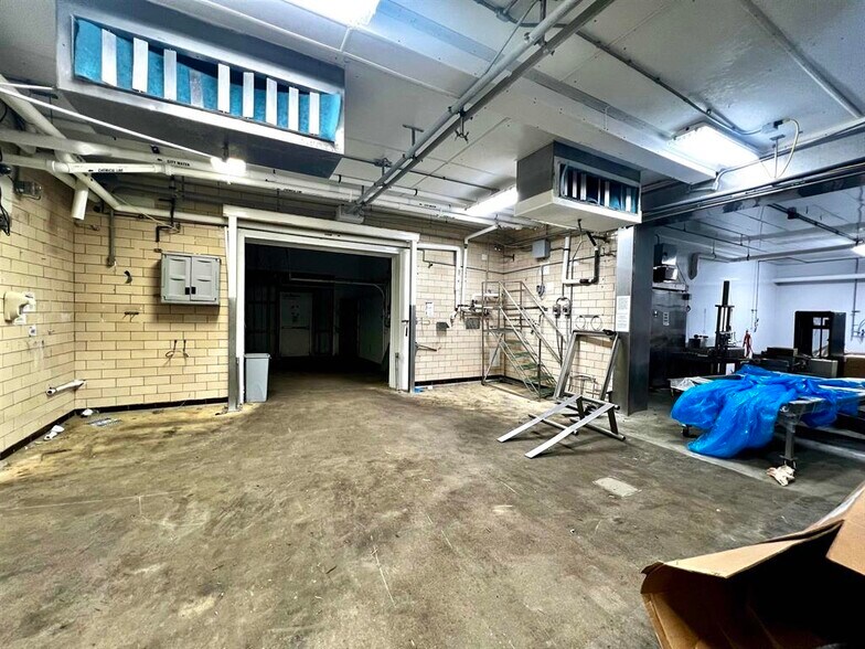 More Photos Of 1720 12th St, Monroe Distribution For Lease