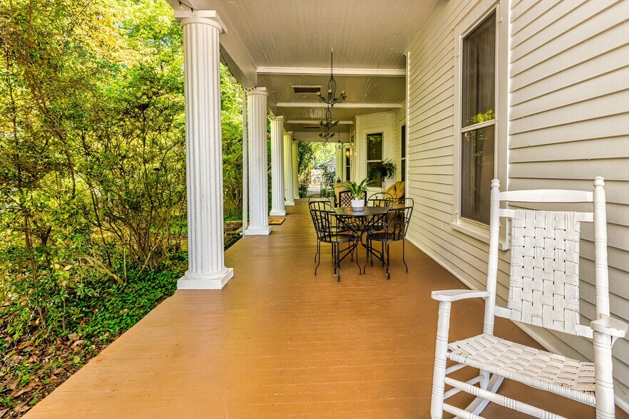 More Photos Of 252 Seavy St, Senoia Hospitality For Sale