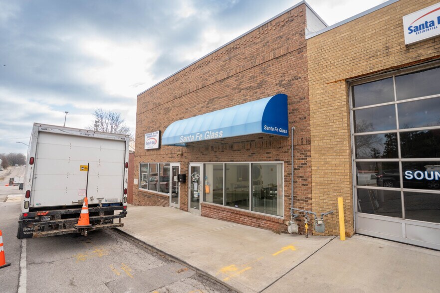 More Photos Of 147 E Lexington Ave, Independence Storefront Retail Office For Sale