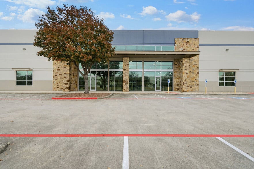 More Photos Of 5500 Mid Cities, Schertz Warehouse For Lease