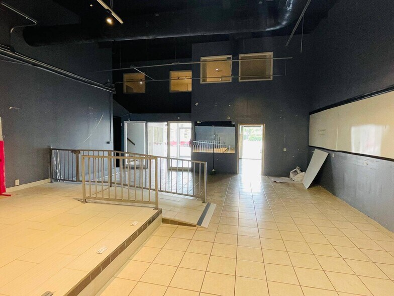 More Photos Of 9750 S Hwy 6, Sugar Land Unknown For Lease