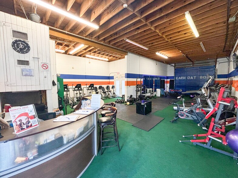 More Photos Of 1857 Agriculture St, New Orleans Showroom For Sale