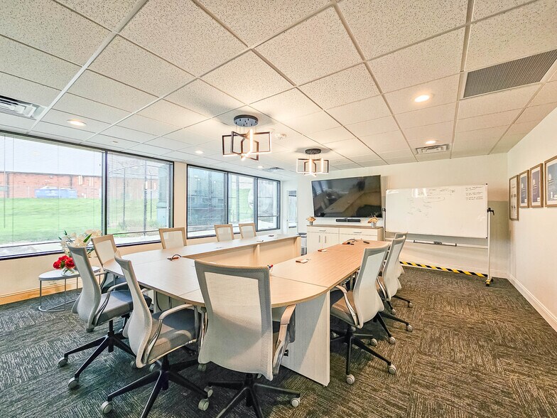 More Photos Of 5601 N 103rd St, Omaha Office For Sale