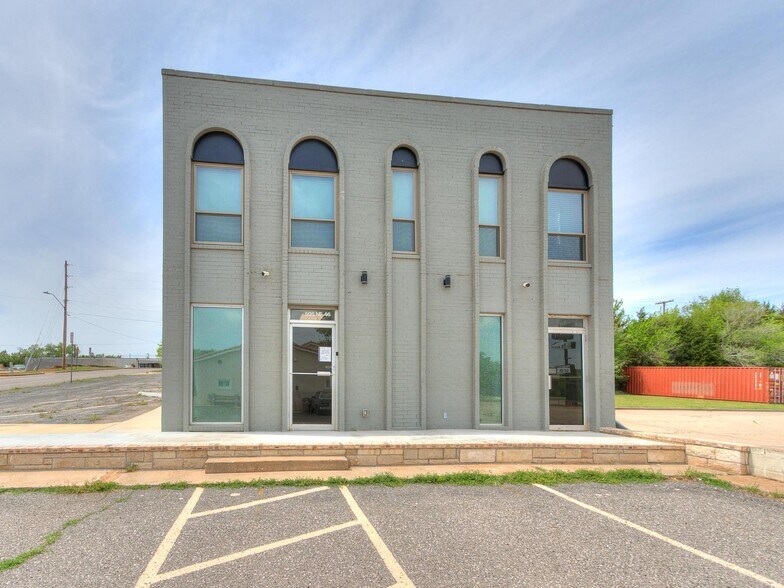 More Photos Of 505 NE 46th St, Oklahoma City Office For Lease
