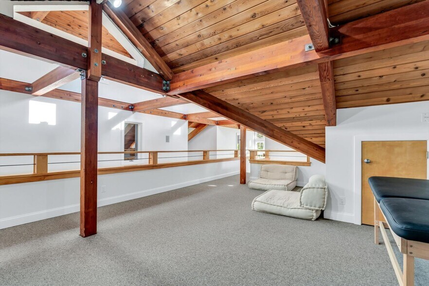 More Photos Of 1049 Main St, West Barnstable Medical For Sale