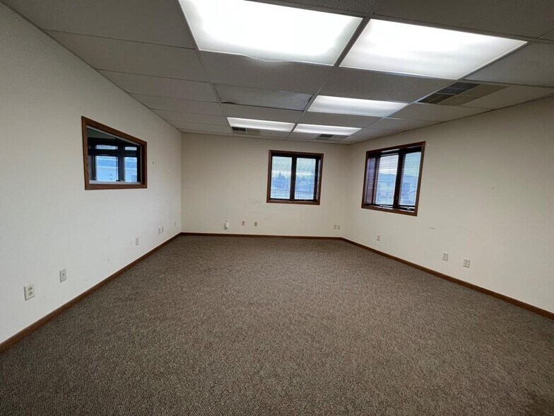 More Photos Of 2402 Grand Ave, Wausau Office For Lease