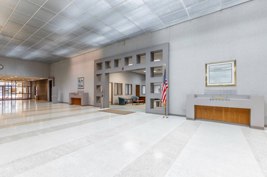 More Photos Of 1012 Riverfront Pkwy, Chattanooga Office For Sale