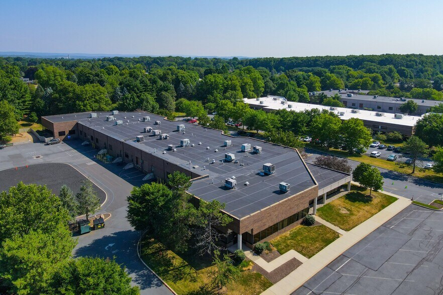 More Photos Of 1550 Valley Center Pky, Bethlehem Flex For Sale