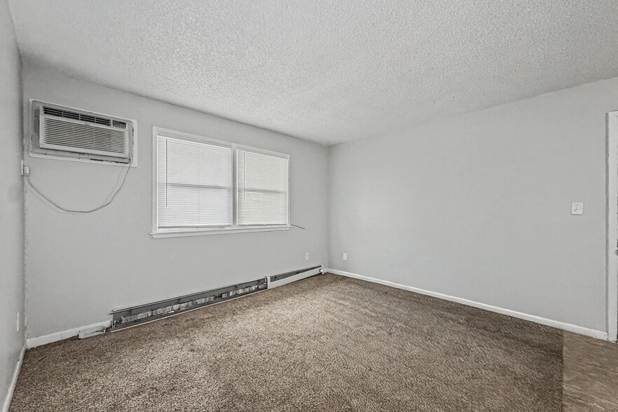 More Photos Of 6920 SW 9th St, Des Moines Apartments For Sale