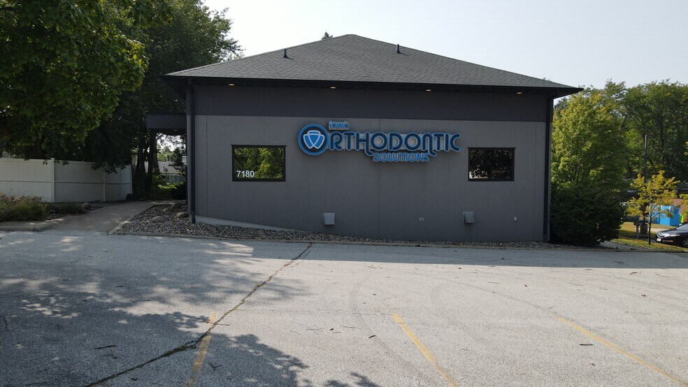 More Photos Of 7180 Hickman Rd, Windsor Heights Medical For Lease