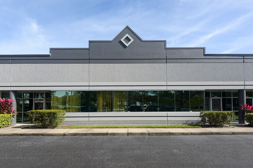 More Photos Of 7751 Kingspointe Pky, Orlando Light Distribution For Lease