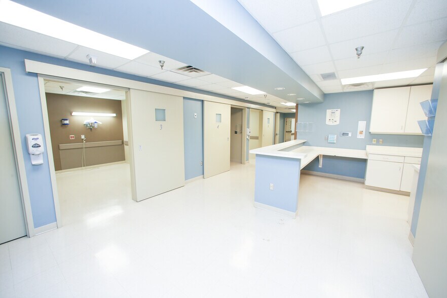 More Photos Of 8651 Township Line Rd, Indianapolis Office For Sale