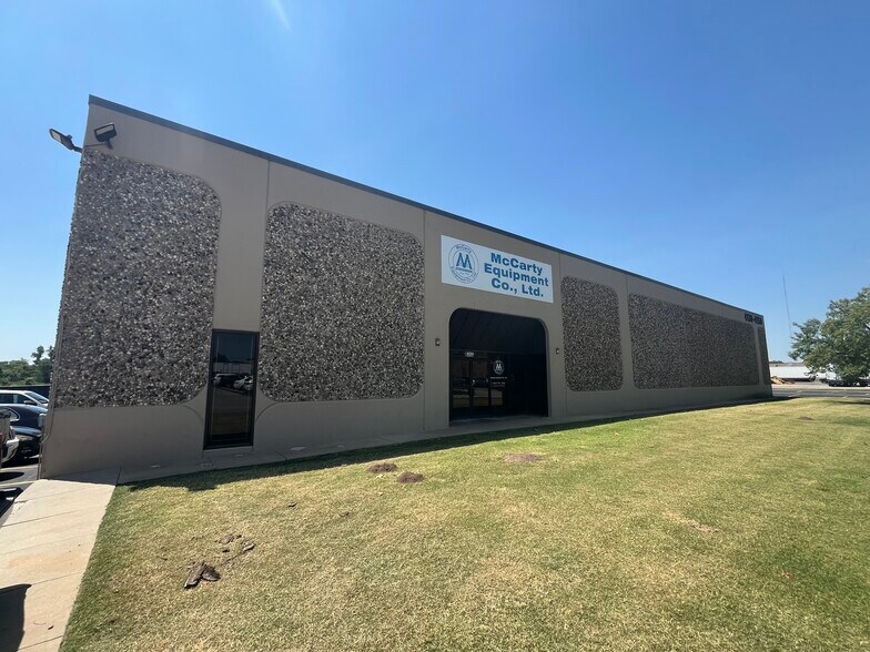 More Photos Of 4130-4150 Will Rogers Pky, Oklahoma City Warehouse For Lease