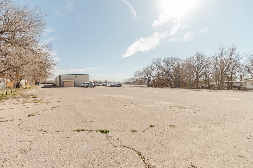 More Photos Of 3101 S Broadway St, Wichita Freestanding For Sale