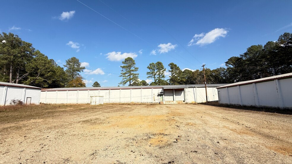 More Photos Of 682 Jersey St, Cheraw Warehouse For Lease