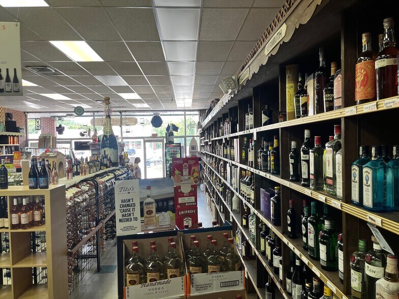 More Photos Of 900-910 White Plains Rd, Trumbull Freestanding For Lease
