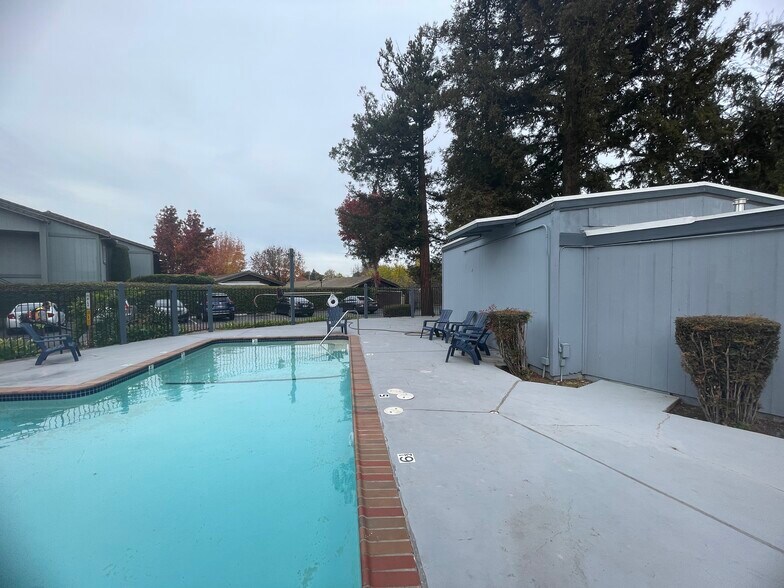 More Photos Of 1093 Del Rio Circle, Concord Apartments For Sale