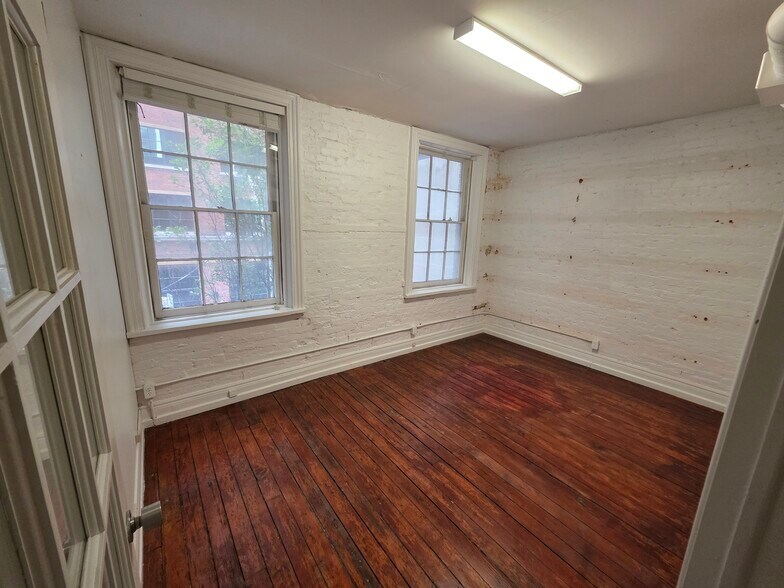 More Photos Of 24 Mercer St, Toronto Loft Creative Space For Lease