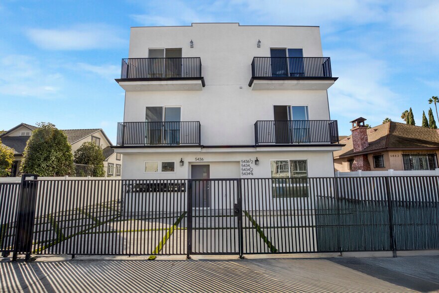 More Photos Of 5436 Romaine St, Los Angeles Apartments For Sale