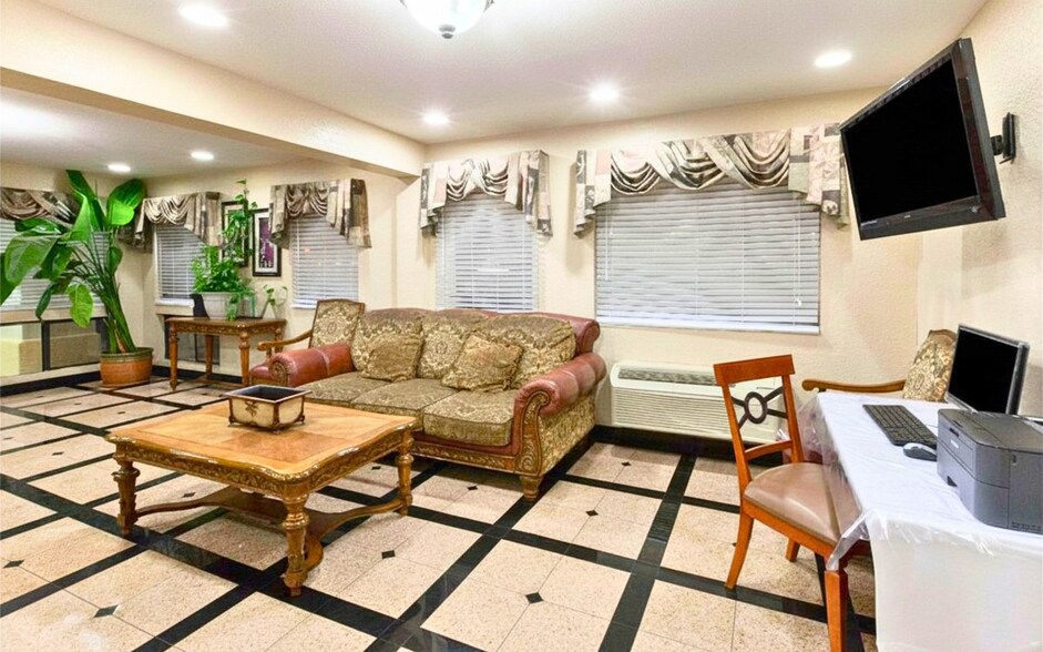 More Photos Of 504 S Meridian Ave, Oklahoma City Hotel For Sale