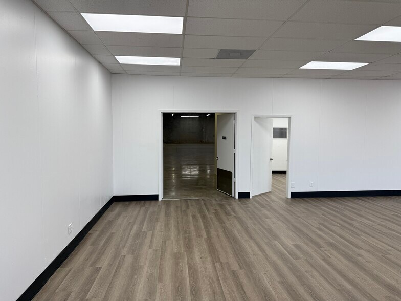 More Photos Of 3911 Woodbury Dr, Austin Warehouse For Lease