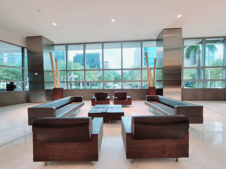 More Photos Of 1450 Brickell Ave, Miami Office For Lease