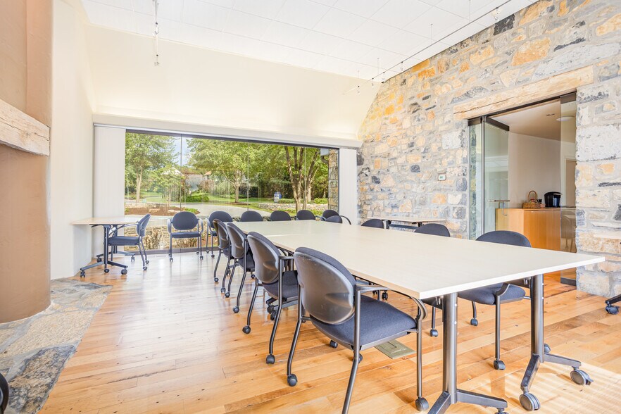 More Photos Of 1910 Harrington Dr, Lancaster Office For Sale