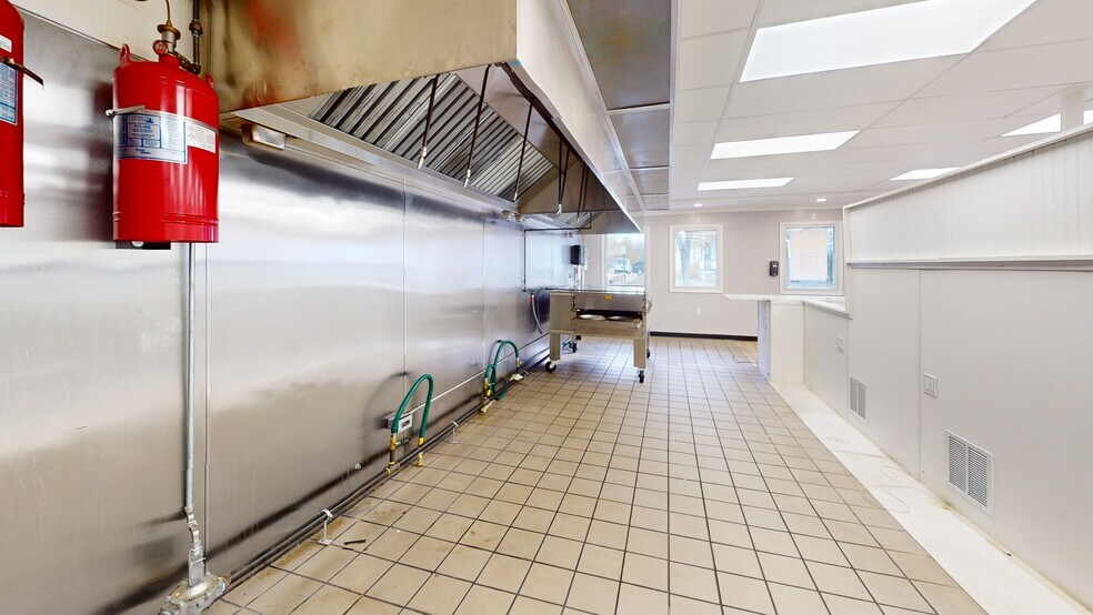 More Photos Of 912 Somerville St, Manchester Freestanding For Lease