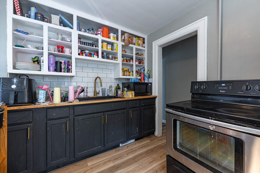 More Photos Of 2119 Central Ave, Middletown Office For Sale