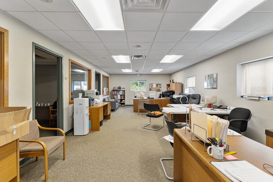 More Photos Of 26 Bixby Ave, Middleton Warehouse For Lease