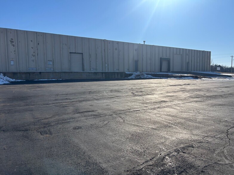 More Photos Of 1103 E Maguire Rd, Noble Light Manufacturing For Sale