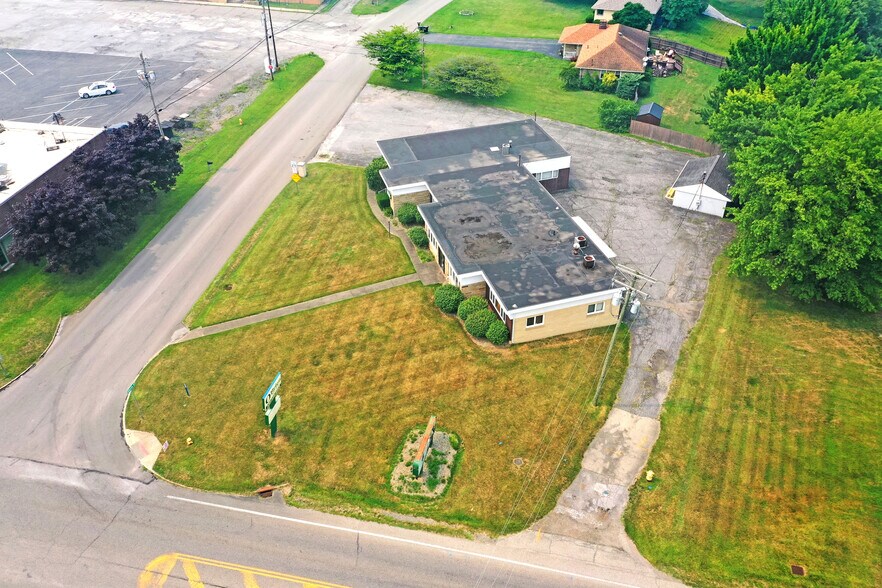 More Photos Of 696 Valley View Dr, Brookfield Office For Sale