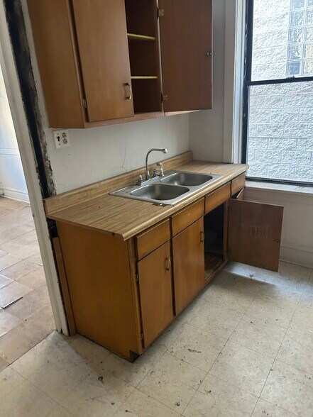 More Photos Of 1114 W Polk St, Chicago Apartments For Sale