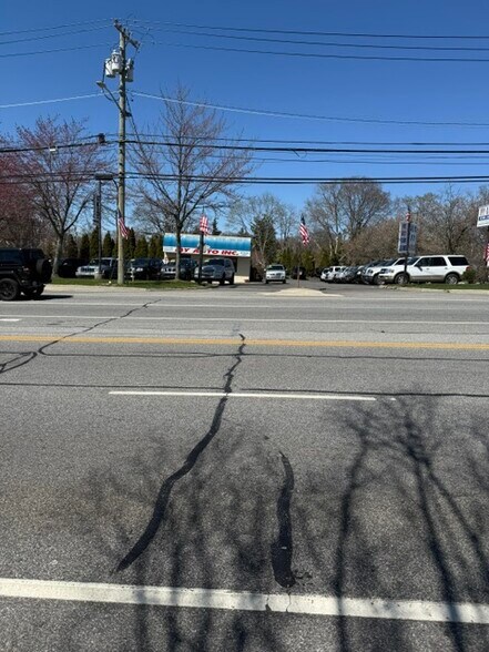 Primary Photo Of 659 E Jericho Tpke, Huntington Station Auto Dealership For Lease
